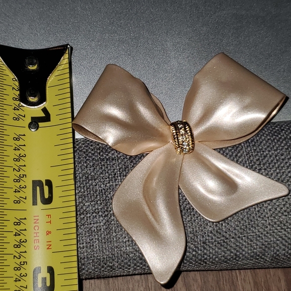 Sale Vintage Investments Bow Pin & Earrings Set - Picture 2 of 13